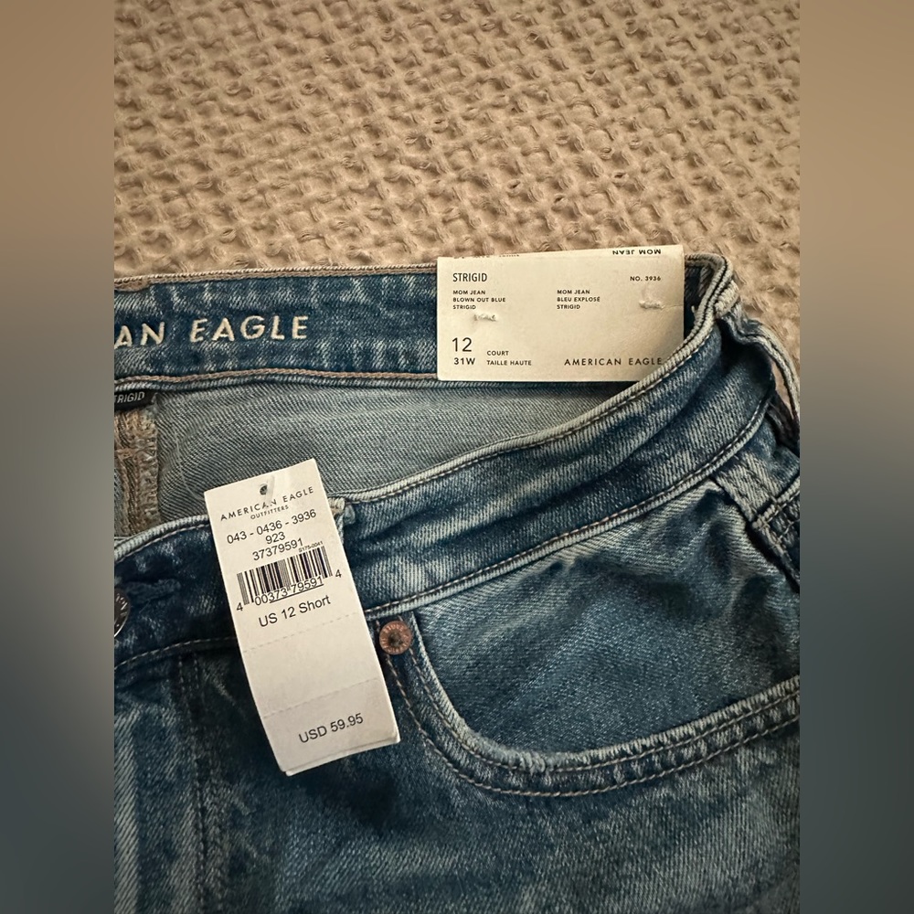 American Eagle Strigid Ripped Mom Jeans Short - Picture 2 of 5